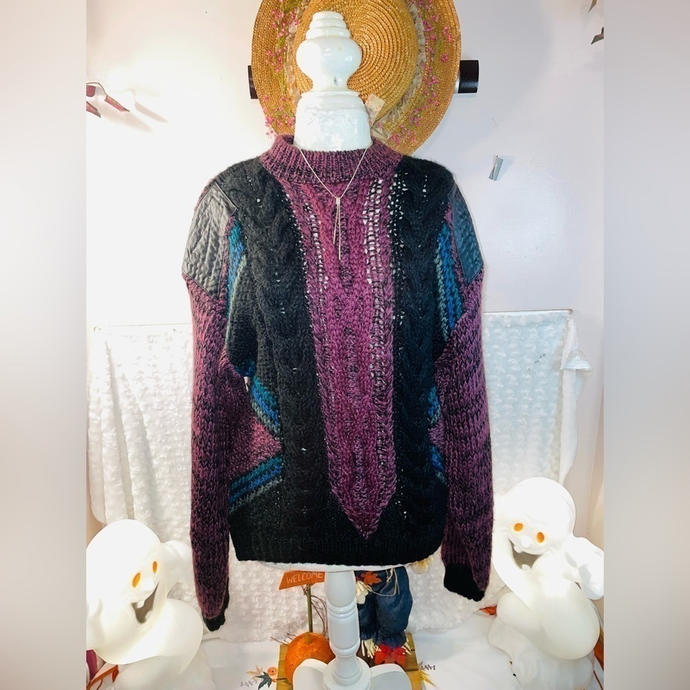 Vintage Women’s Trader Bay multicolor With Leather Patches Pullover Size Medium!